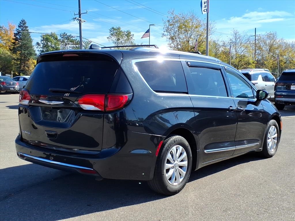 2018 Chrysler Pacifica Touring L photo 4