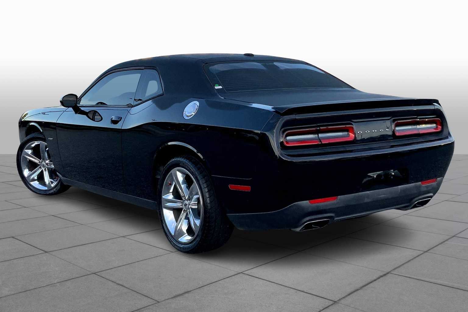 2017 Dodge Challenger R/T photo 10