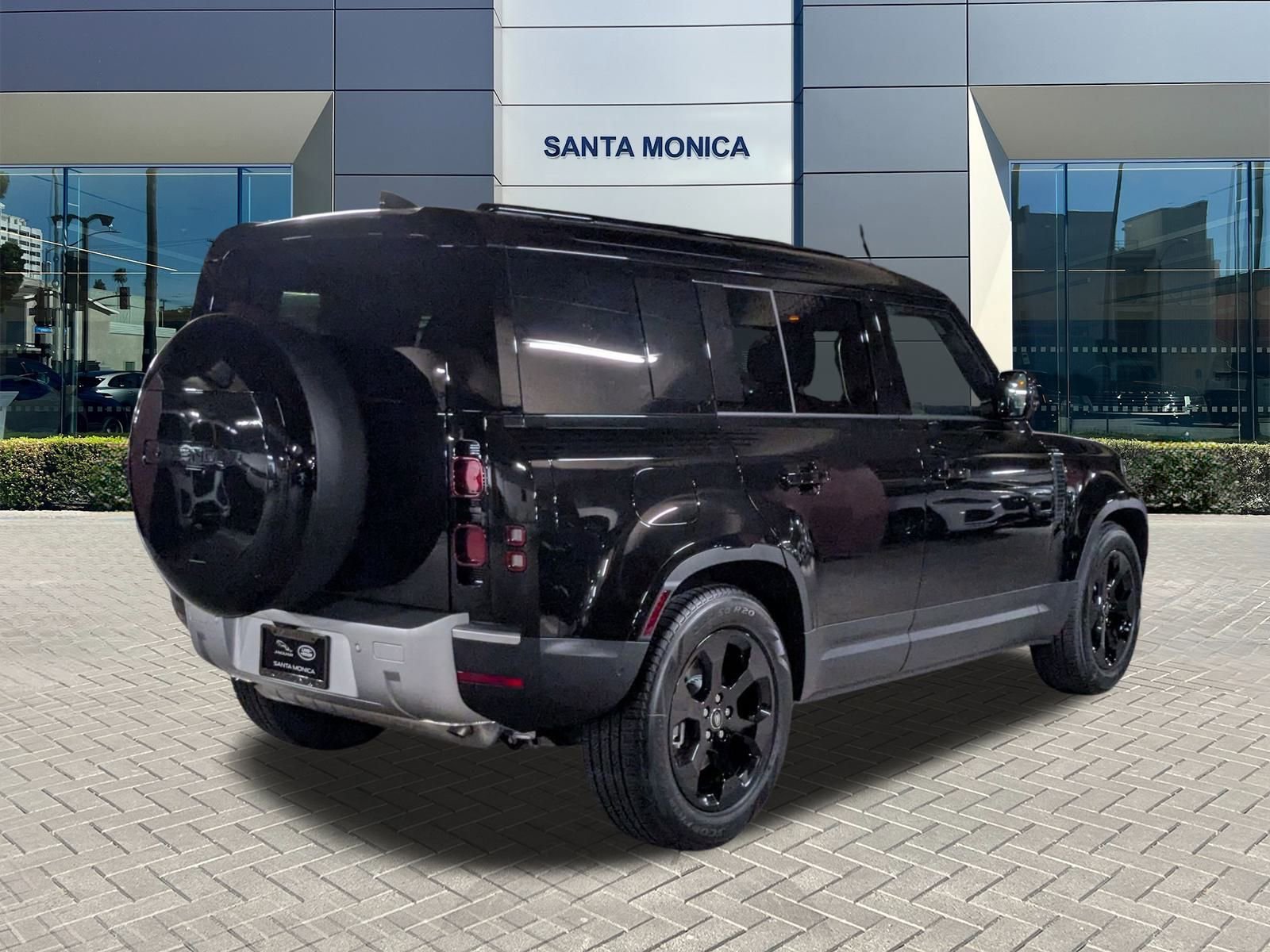 2025 Land Rover Defender 110 S photo 2