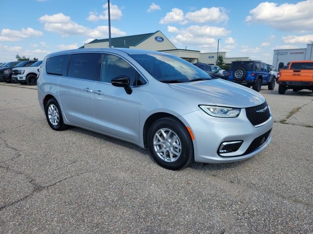 2026 Chrysler Pacifica photo 15
