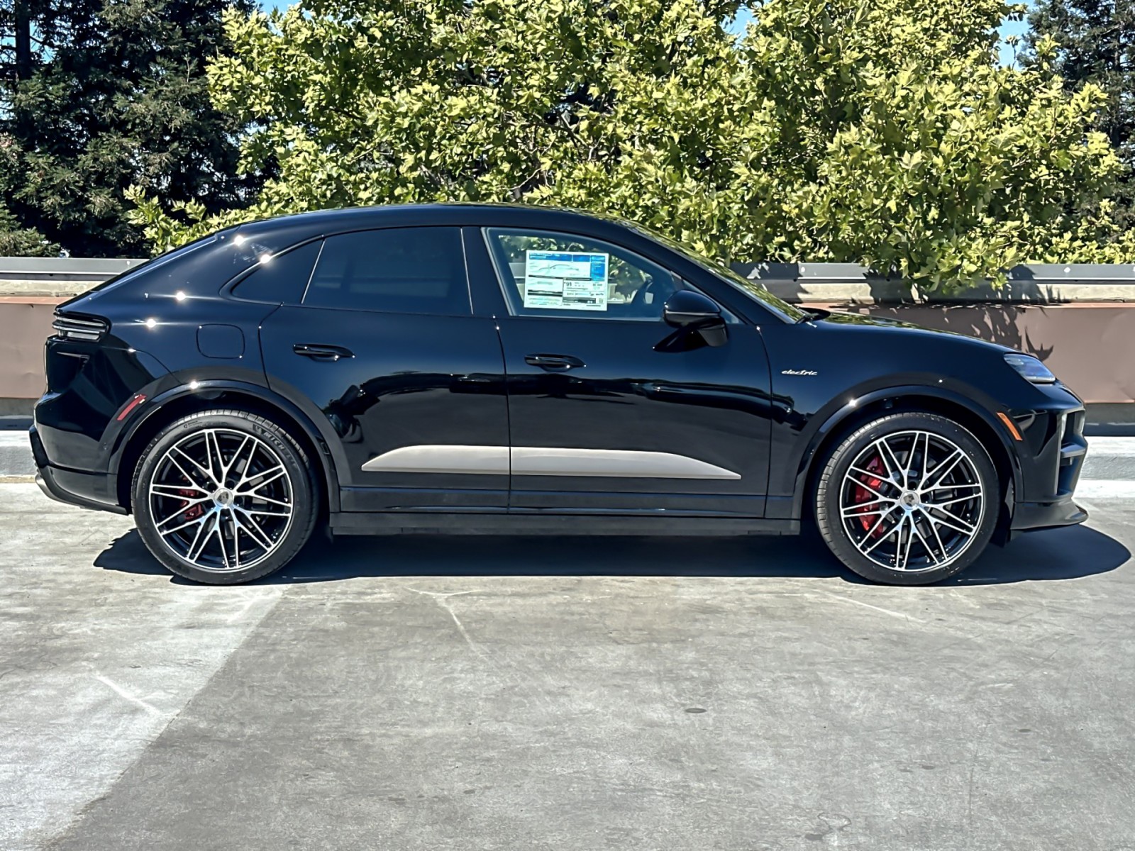 2025 Porsche Macan Turbo Electric photo 9