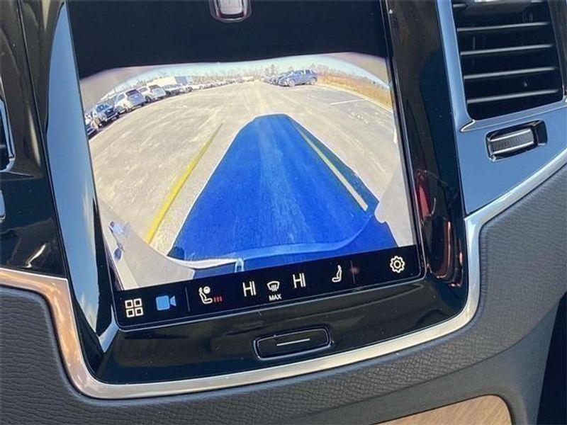 2025 Volvo XC90 AWD Plus photo 19