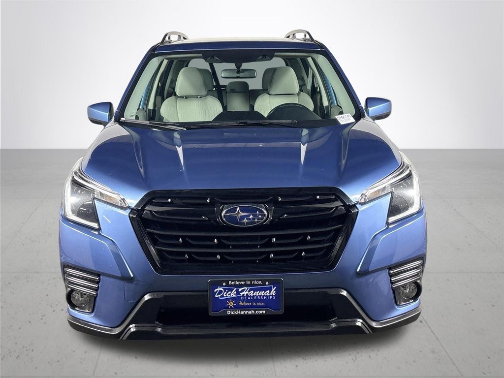 2022 Subaru Forester Premium photo 3