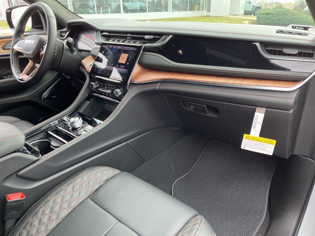 2025 Jeep Grand Cherokee L Summit Reserve photo 34