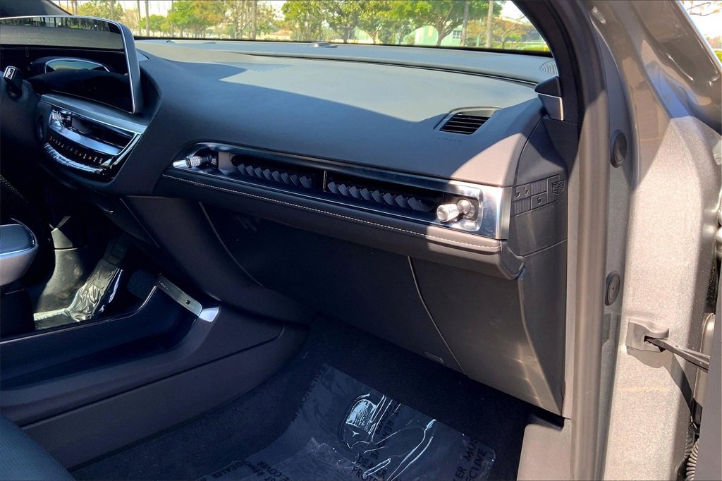 2025 Cadillac Lyriq Luxury photo 27