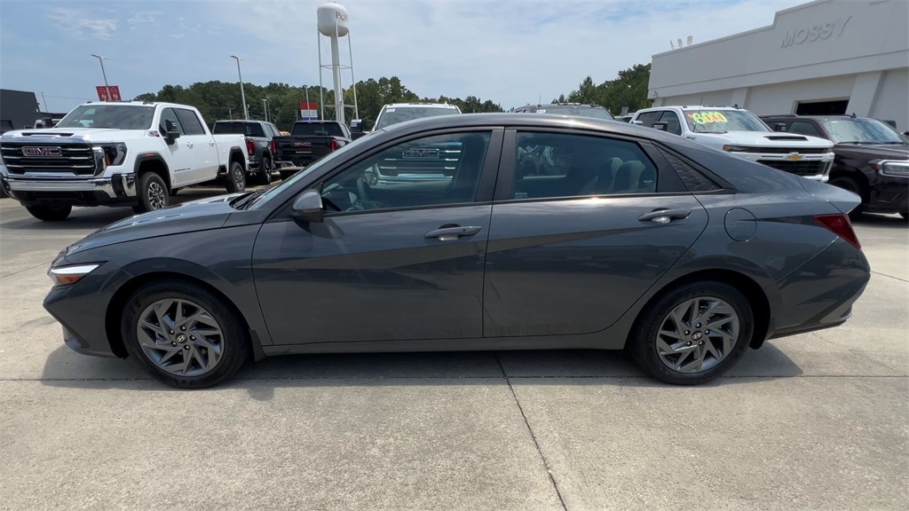 2024 Hyundai Elantra SEL photo 5
