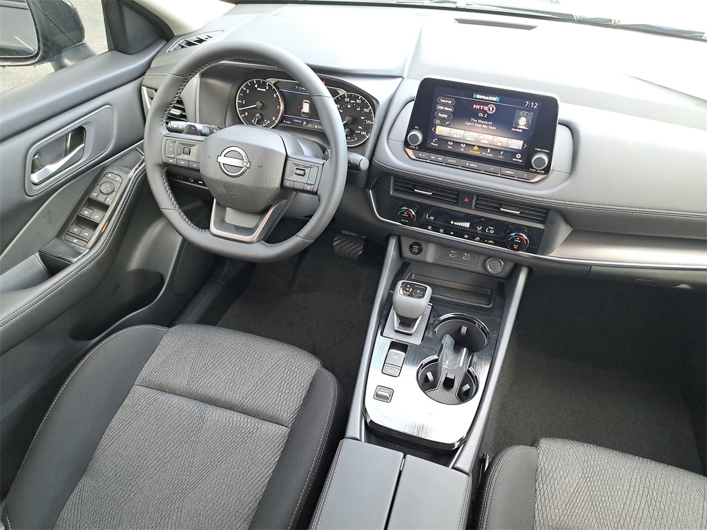 2026 Nissan Rogue SV photo 15