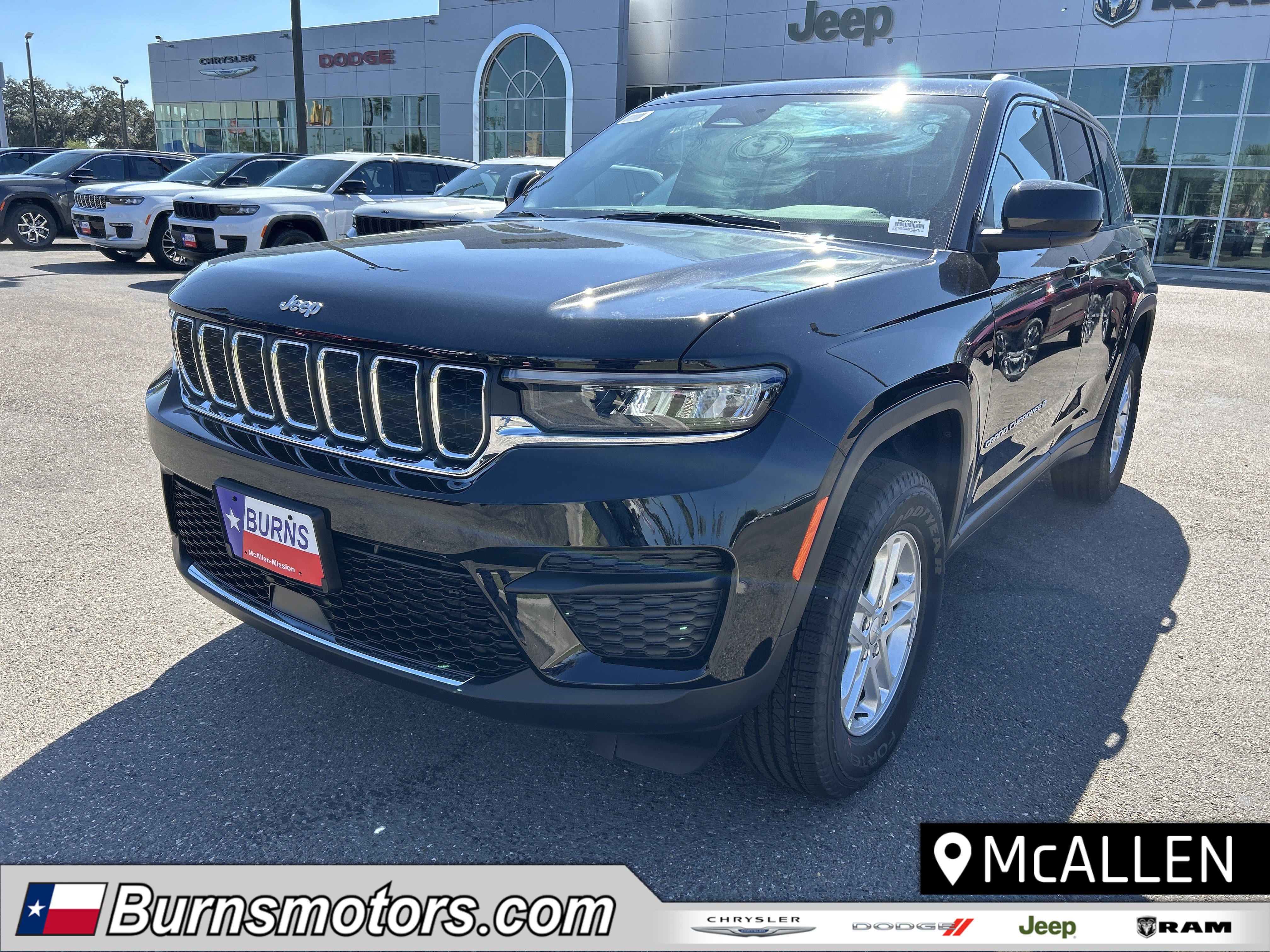 2025 Jeep Grand Cherokee Laredo's photo