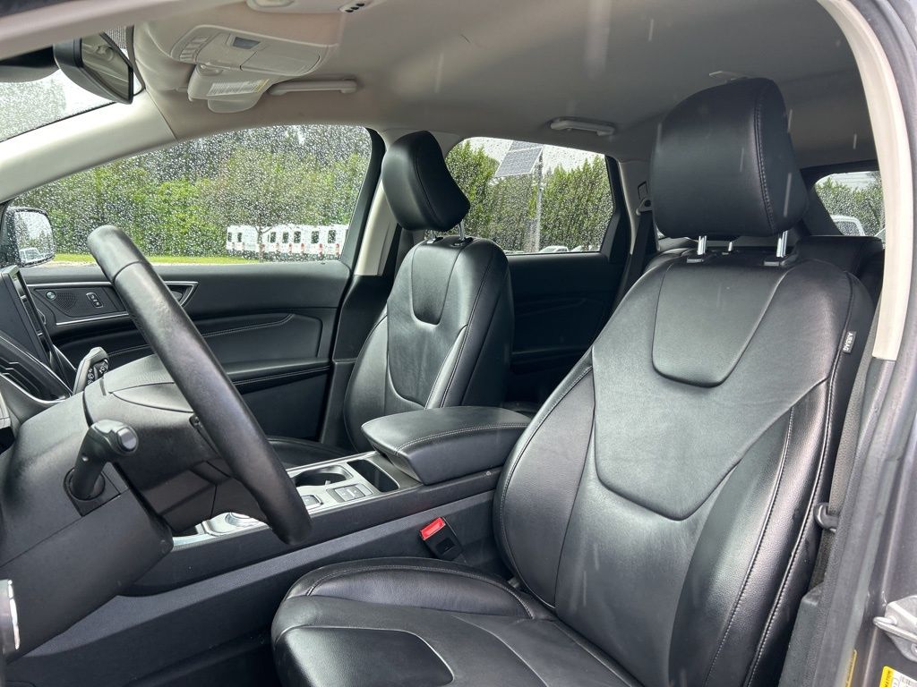 2022 Ford Edge Titanium photo 14