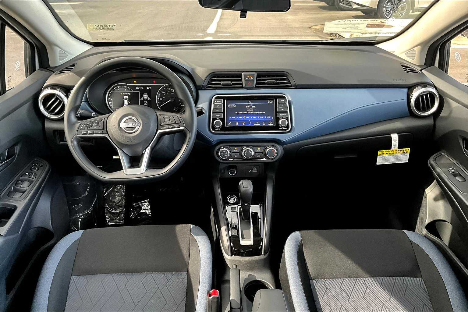 2025 Nissan Versa SV photo 5