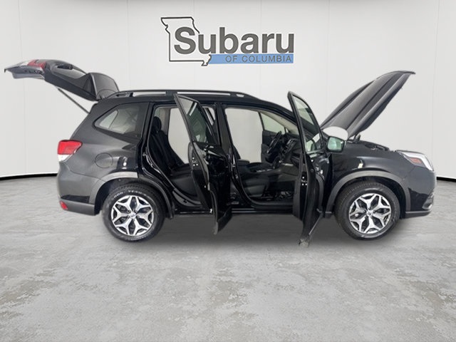 2022 Subaru Forester Premium photo 16