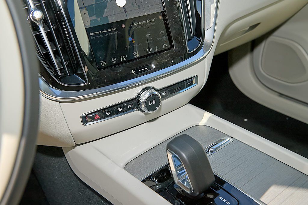 2026 VOLVO V60CC - Image 14