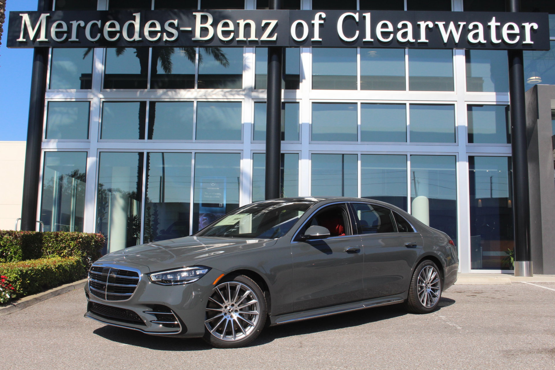 2025 Mercedes-Benz S-Class S 580's photo