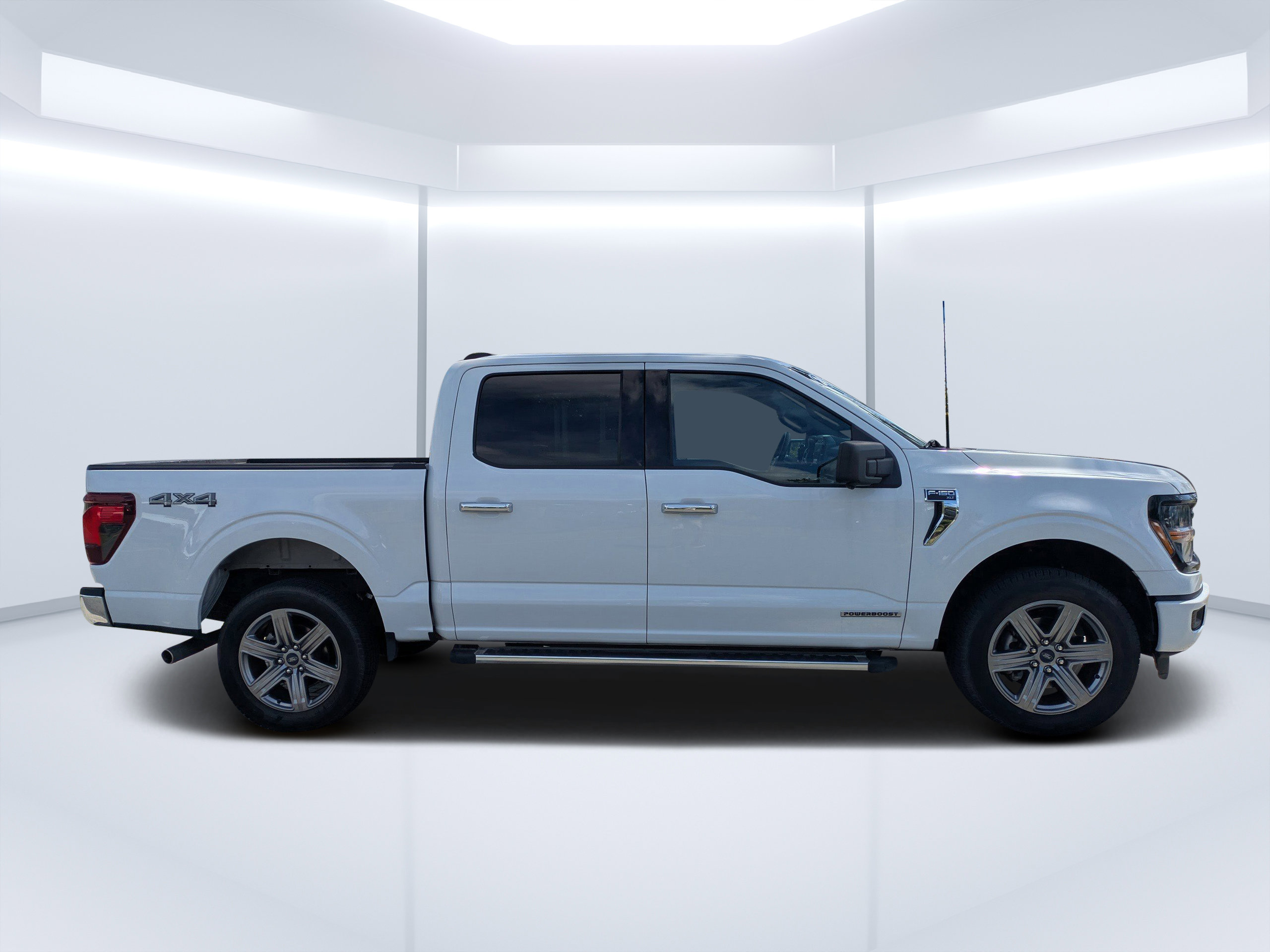 2024 Ford F-150 XLT photo 2