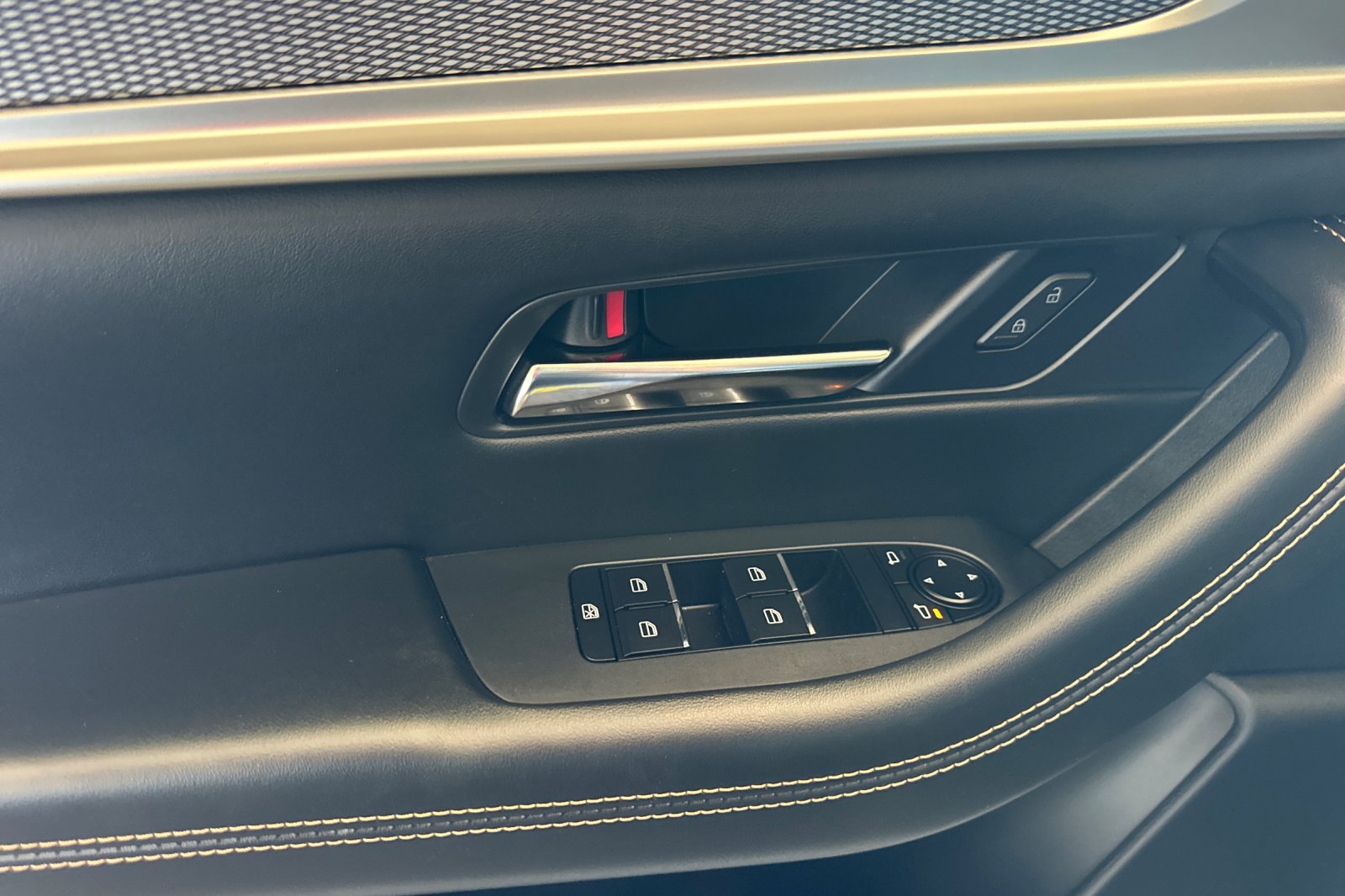 2024 Mazda CX-90 3.3 Turbo Preferred photo 11