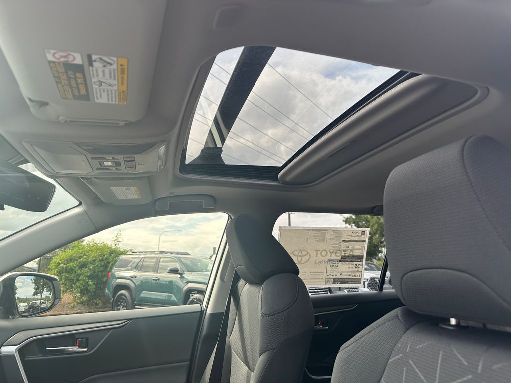 2025 Toyota RAV4 Hybrid XLE photo 23
