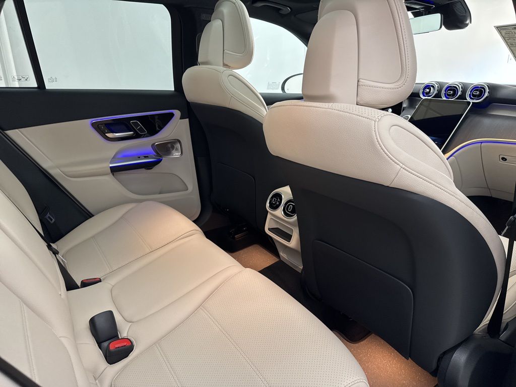 2026 Mercedes Benz GLC 300 photo 24