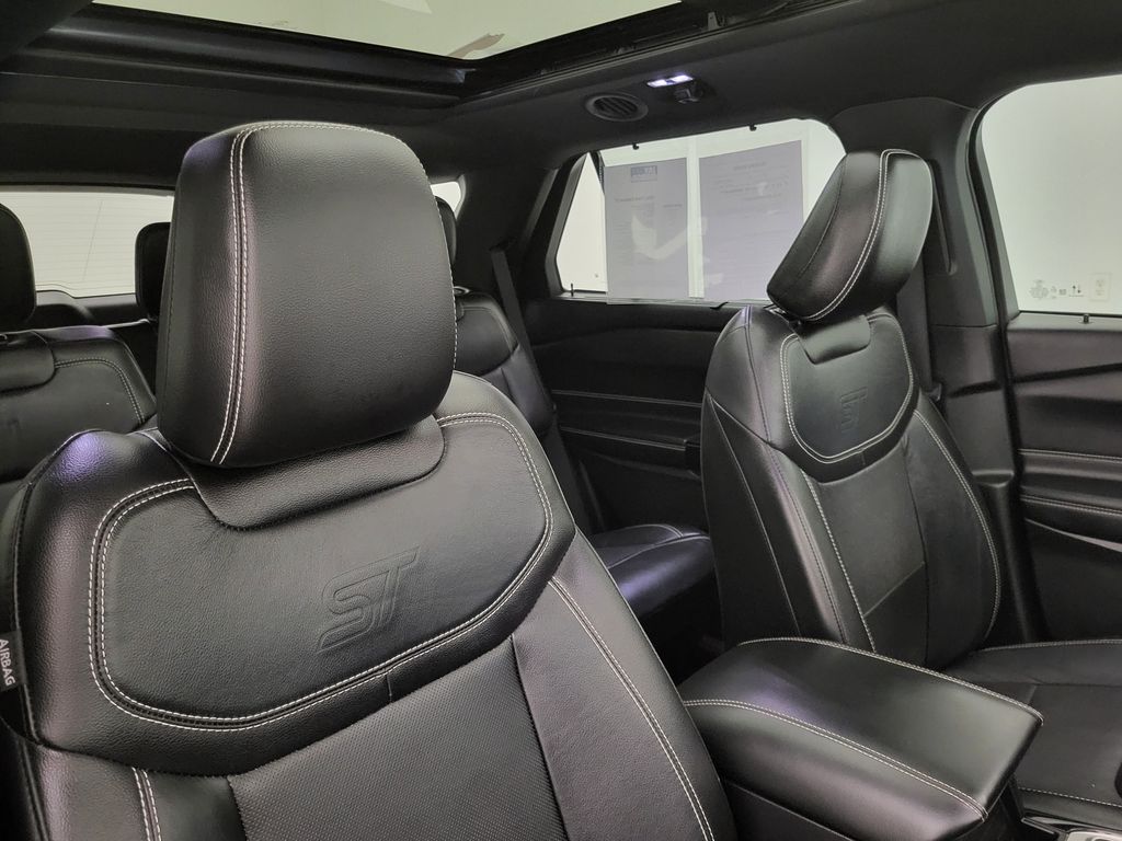 2021 Ford Explorer ST photo 19