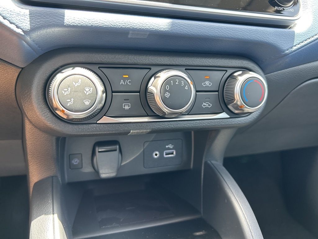 2025 Nissan Versa SV photo 25