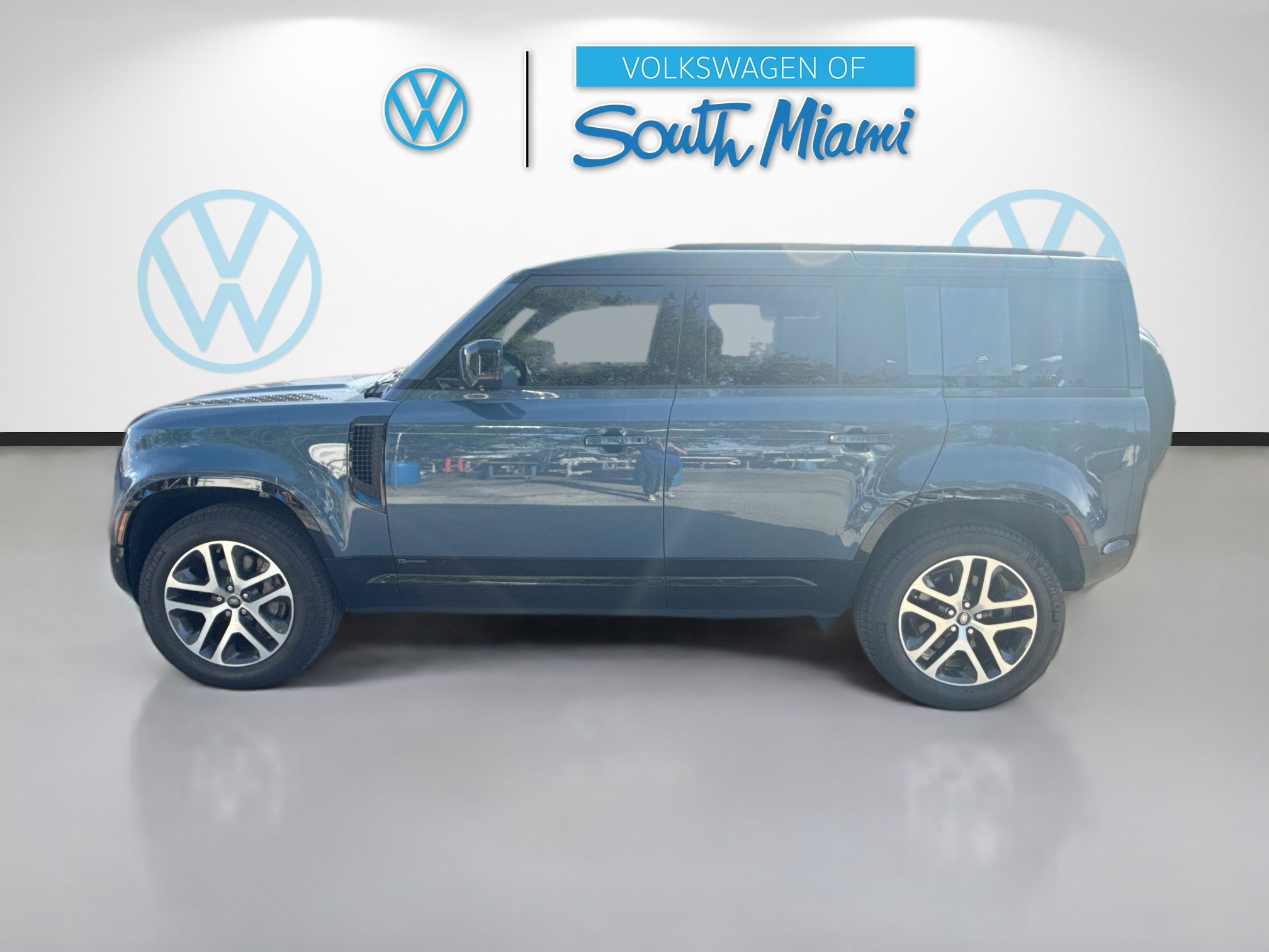 2021 Land Rover Defender X-Dynamic HSE photo 2