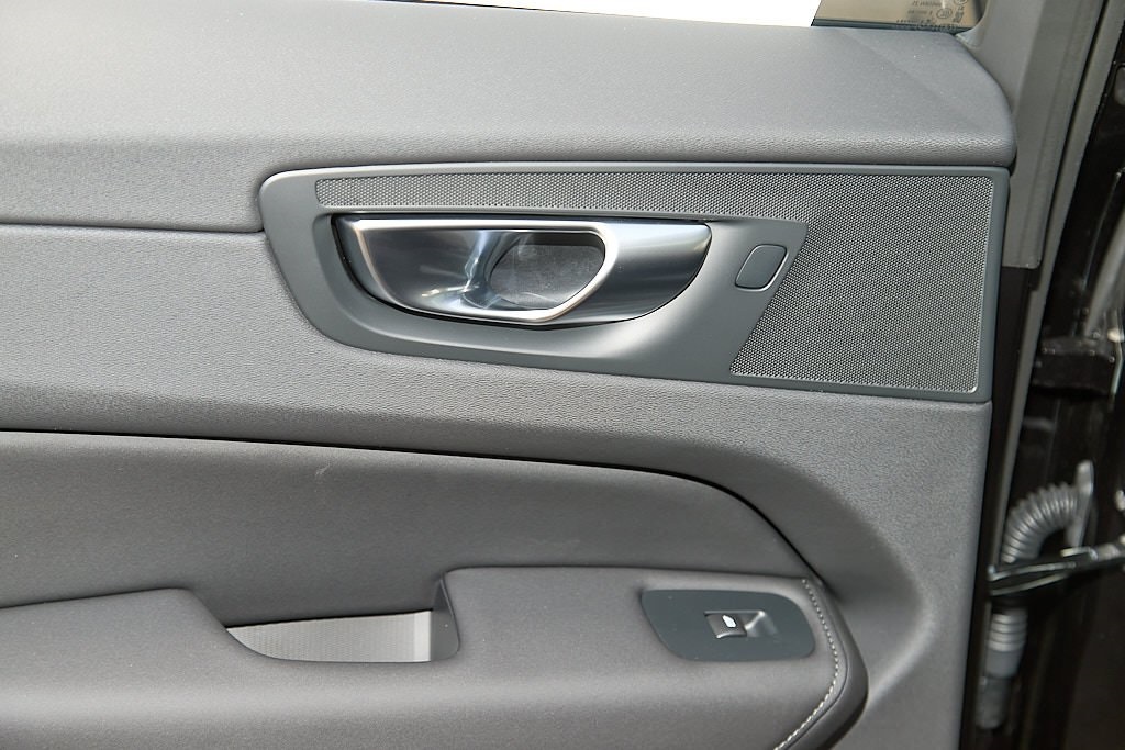 2026 VOLVO XC60 - Image 17