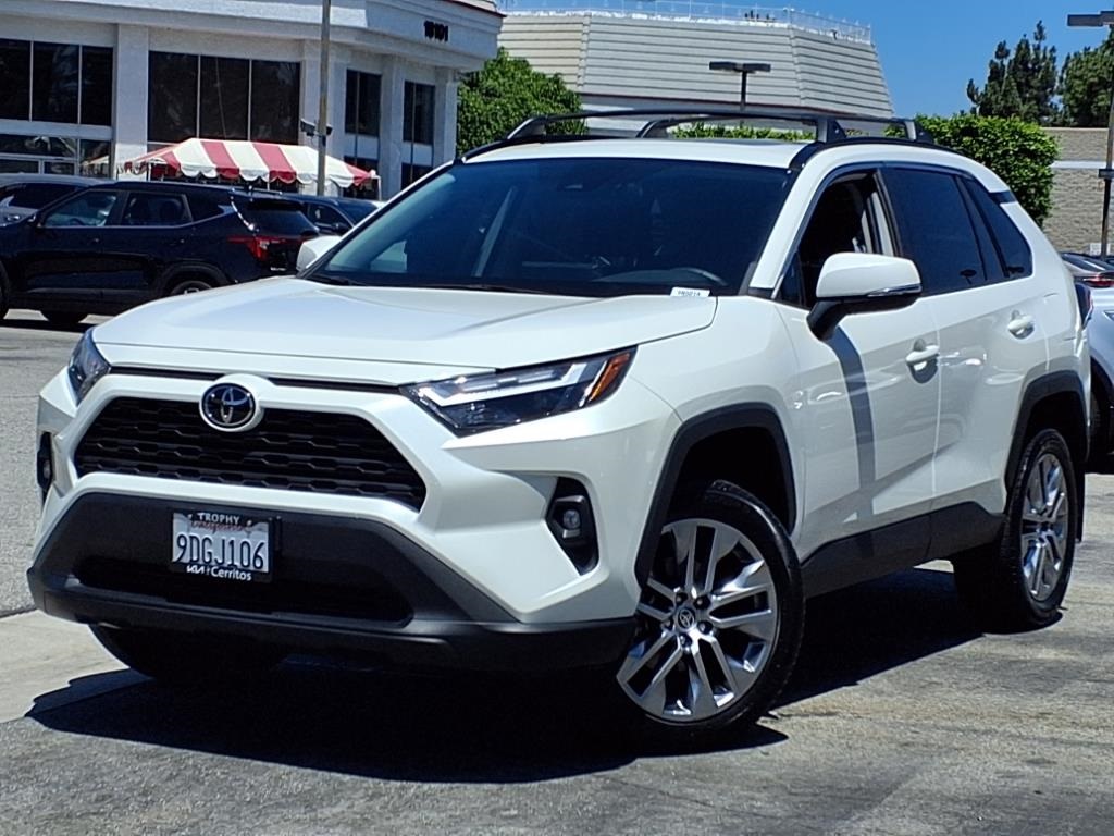 2022 Toyota RAV4 XLE Premium photo 2