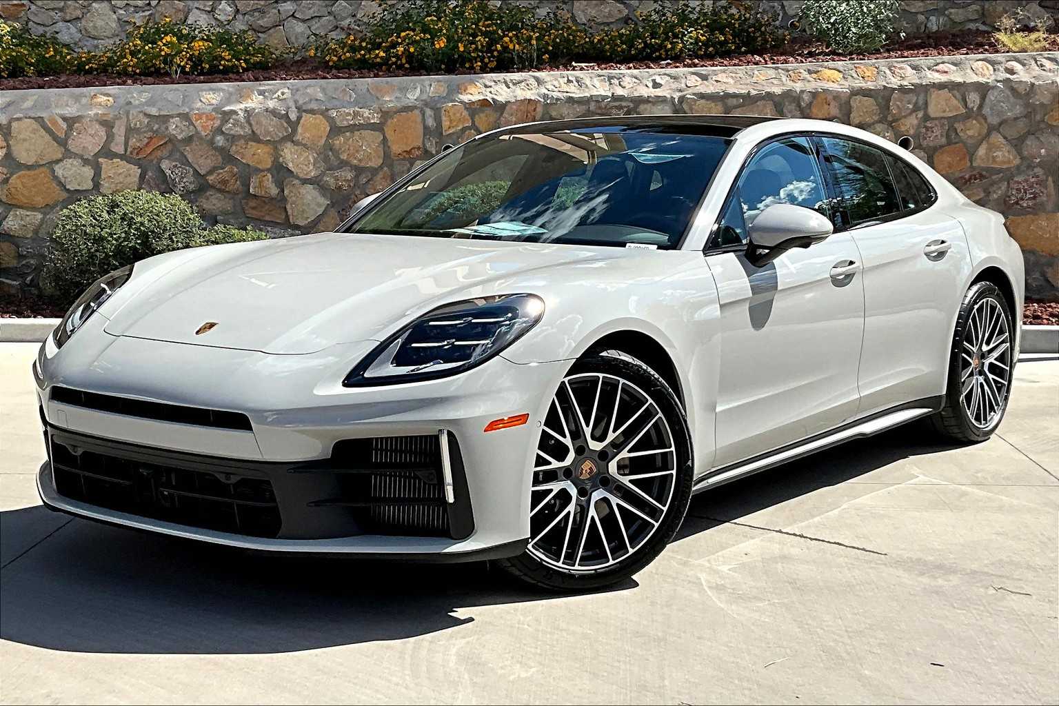 2025 Porsche Panamera 4 photo 5