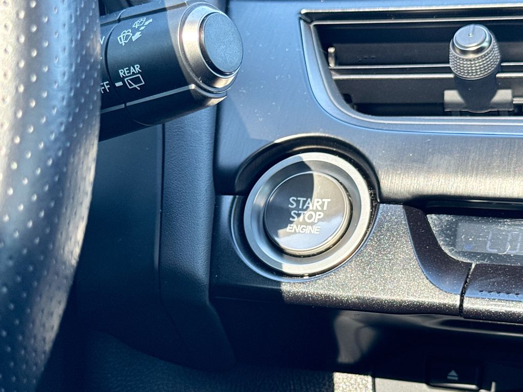 2022 Lexus UX 200 F SPORT photo 19