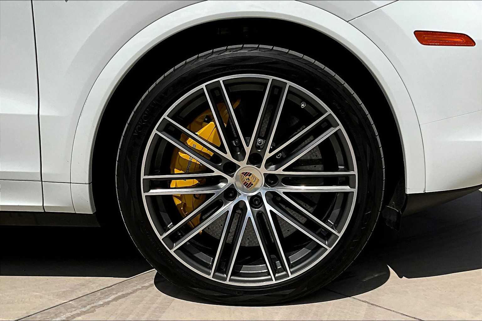 2020 Porsche Cayenne Turbo S E-Hybrid photo 8