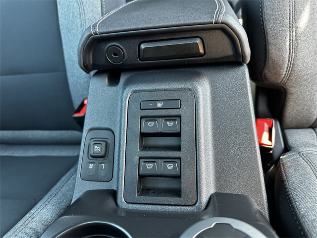 2025 Ford Bronco Base photo 16