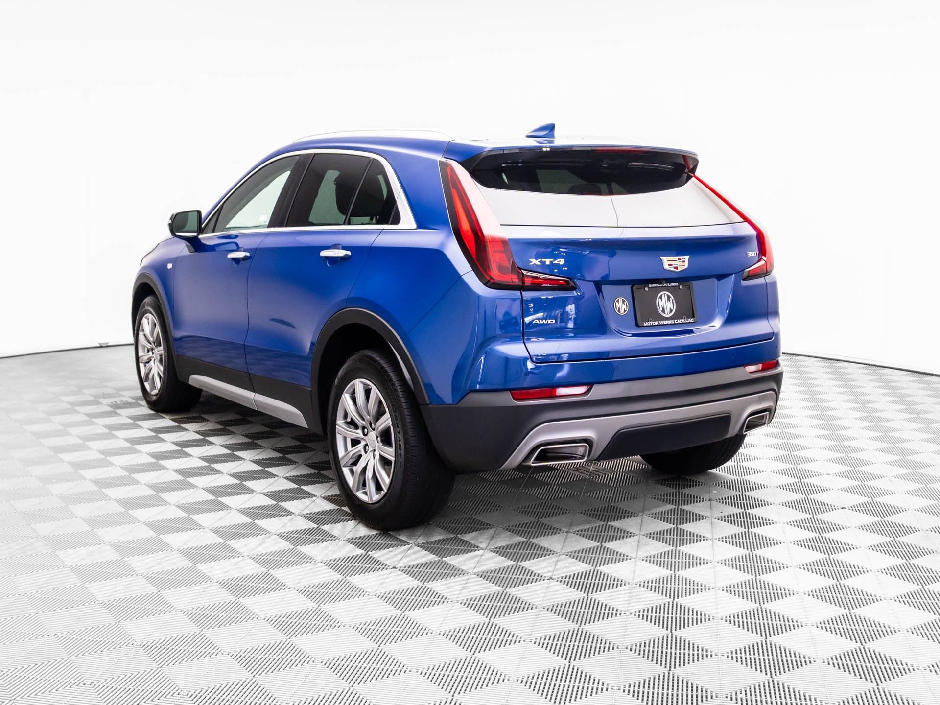 2023 Cadillac XT4 Premium Luxury photo 4
