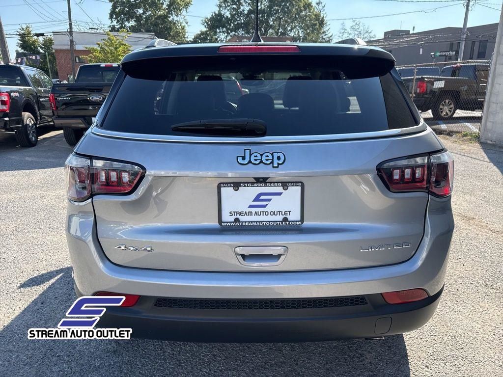 2022 Jeep Compass Limited photo 8