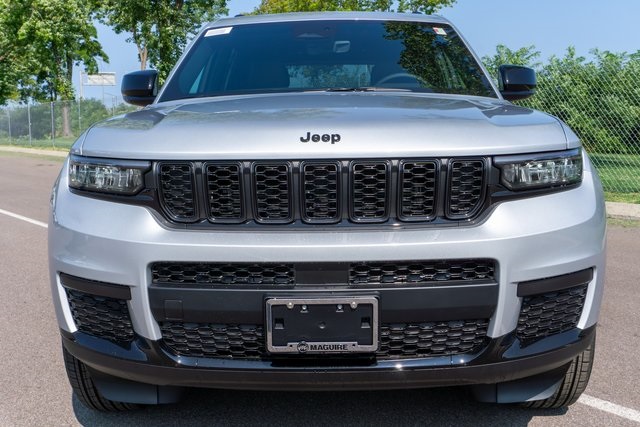 2025 Jeep Grand Cherokee Altitude X photo 2