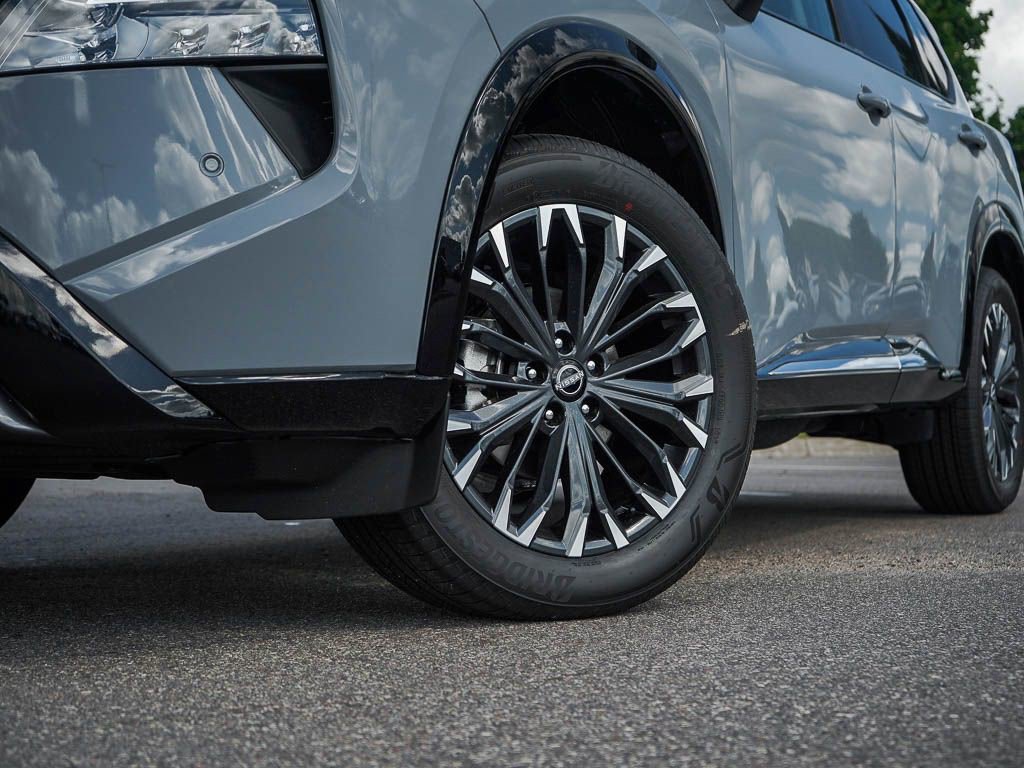 2025 Nissan Rogue Platinum photo 4