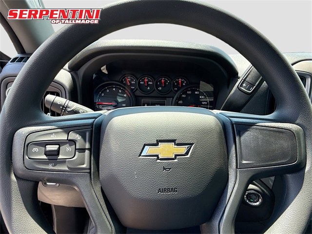 2025 Chevrolet Silverado 2500HD Custom photo 9
