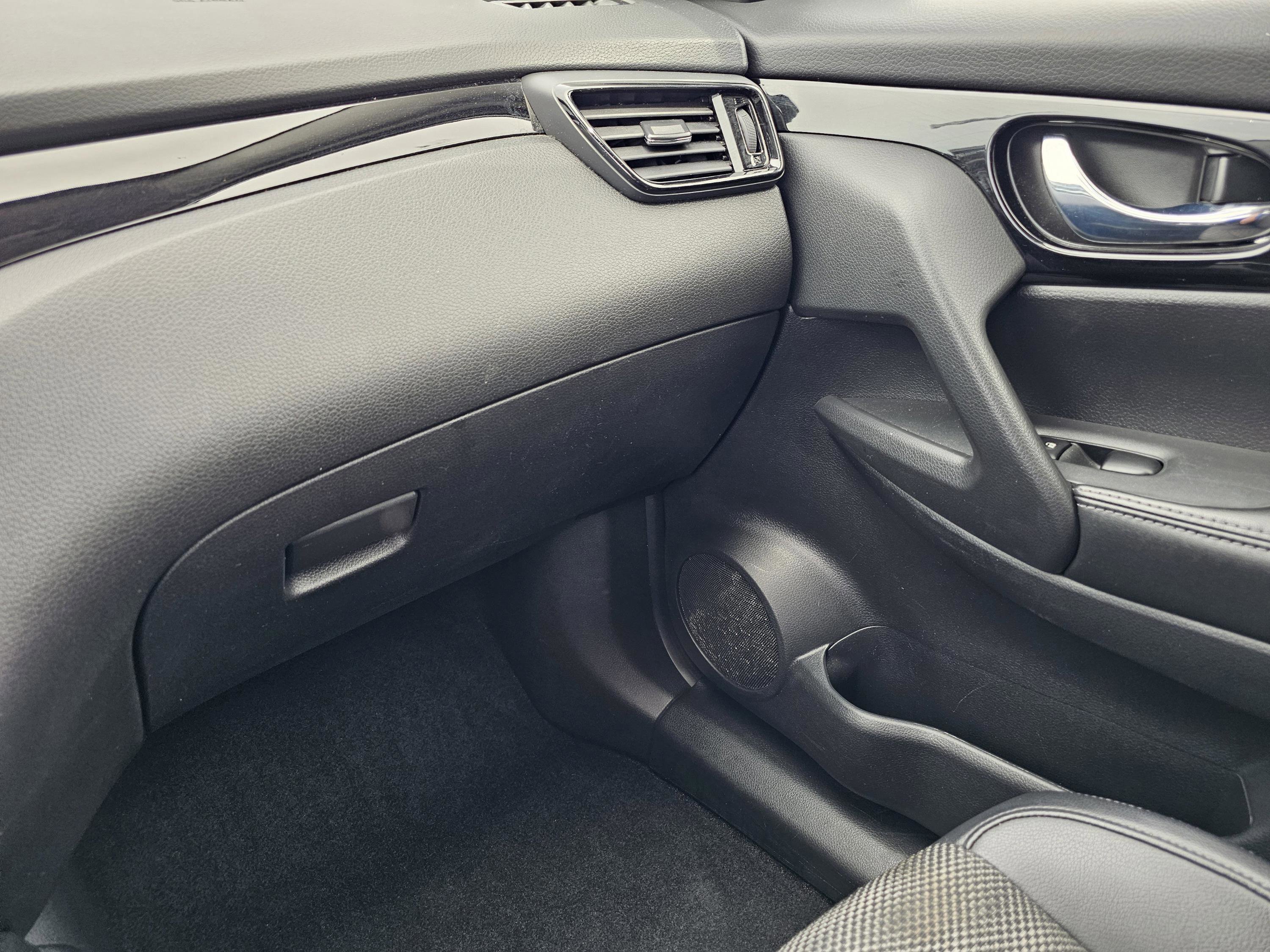 2022 Nissan Rogue Sport SV photo 22