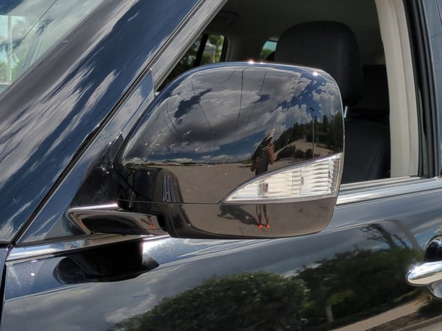 2023 Nissan Armada SV photo 9
