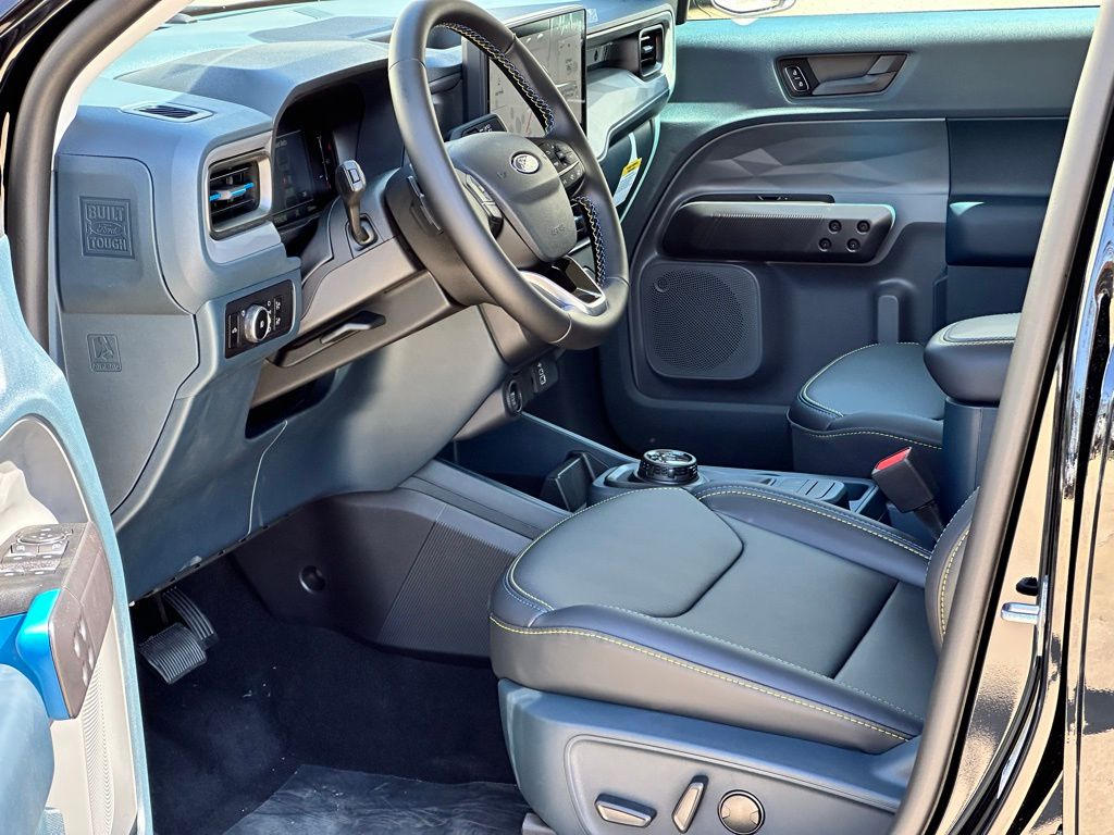 2025 Ford Maverick photo 3