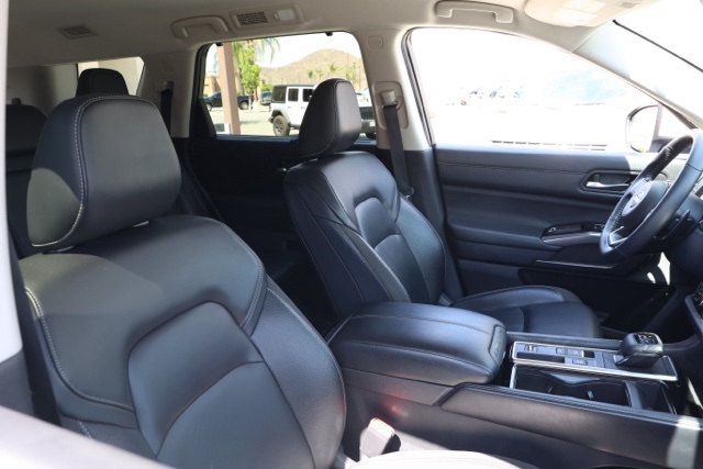 2022 Nissan Pathfinder SL photo 16