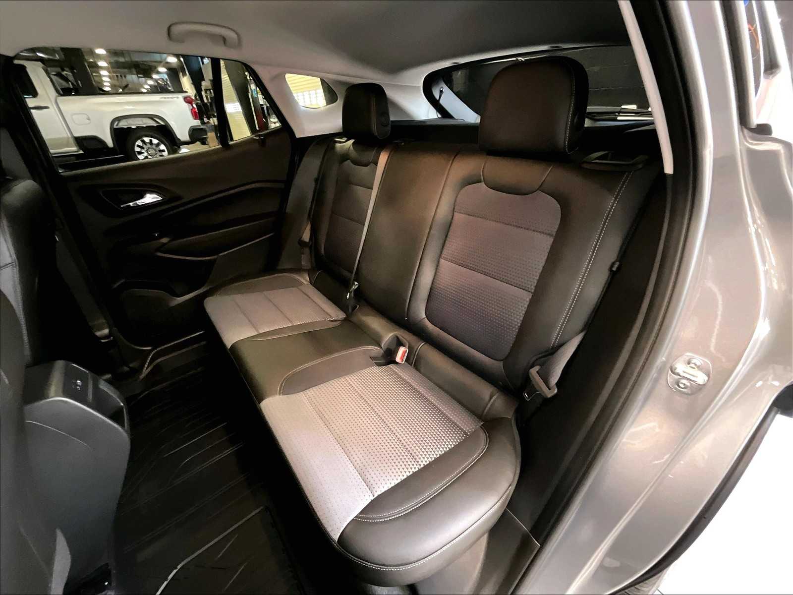 2025 Chevrolet Trax LT photo 15
