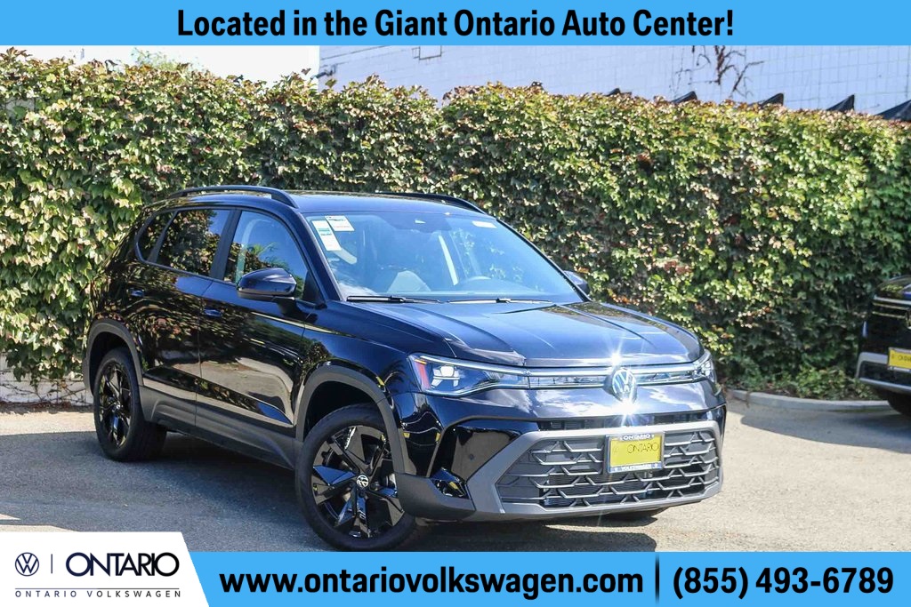 2025 Volkswagen Taos SE Black's photo