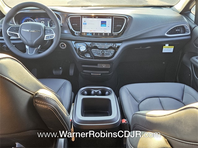 2026 Chrysler Pacifica photo 8