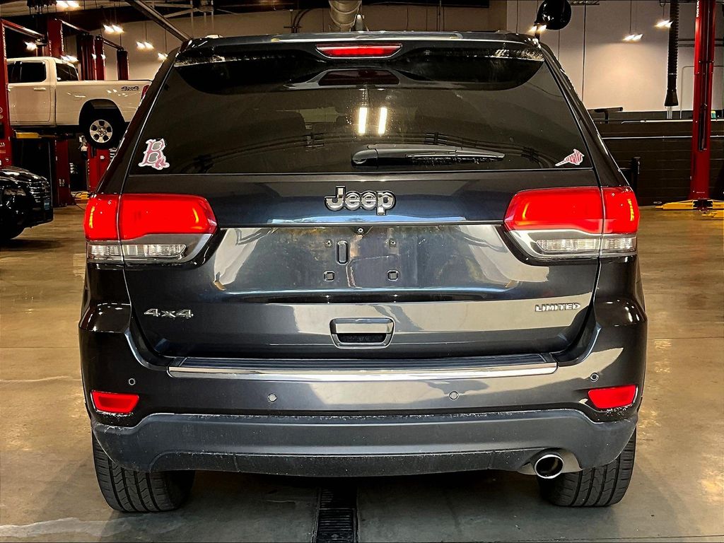 2016 Jeep Grand Cherokee Limited photo 2
