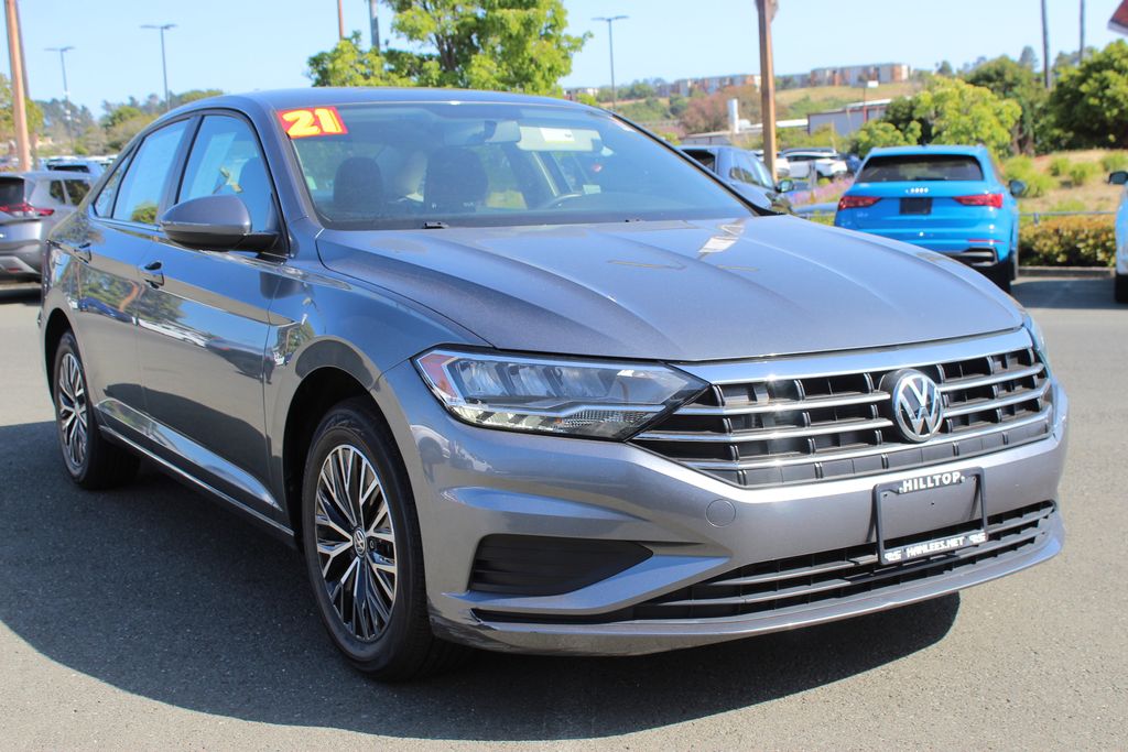 2021 Volkswagen Jetta SE R-Line photo 4