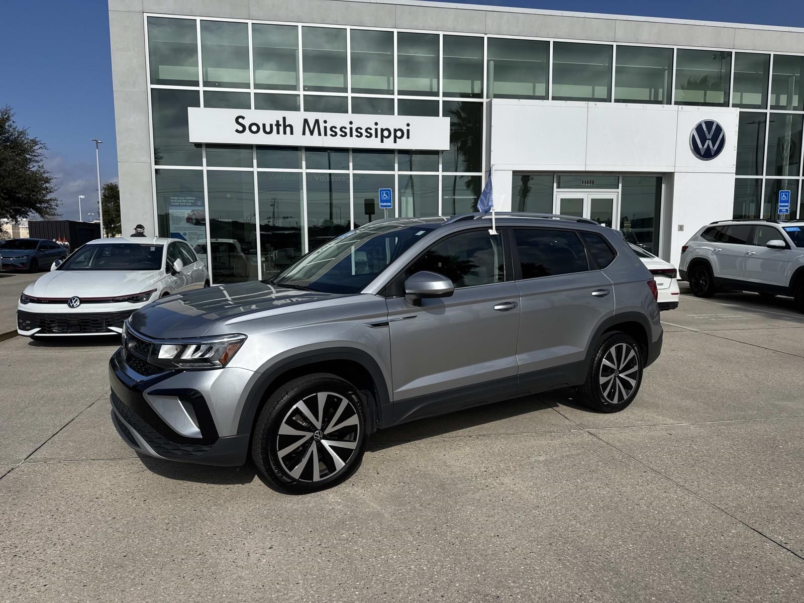 2024 Volkswagen Taos SE's photo