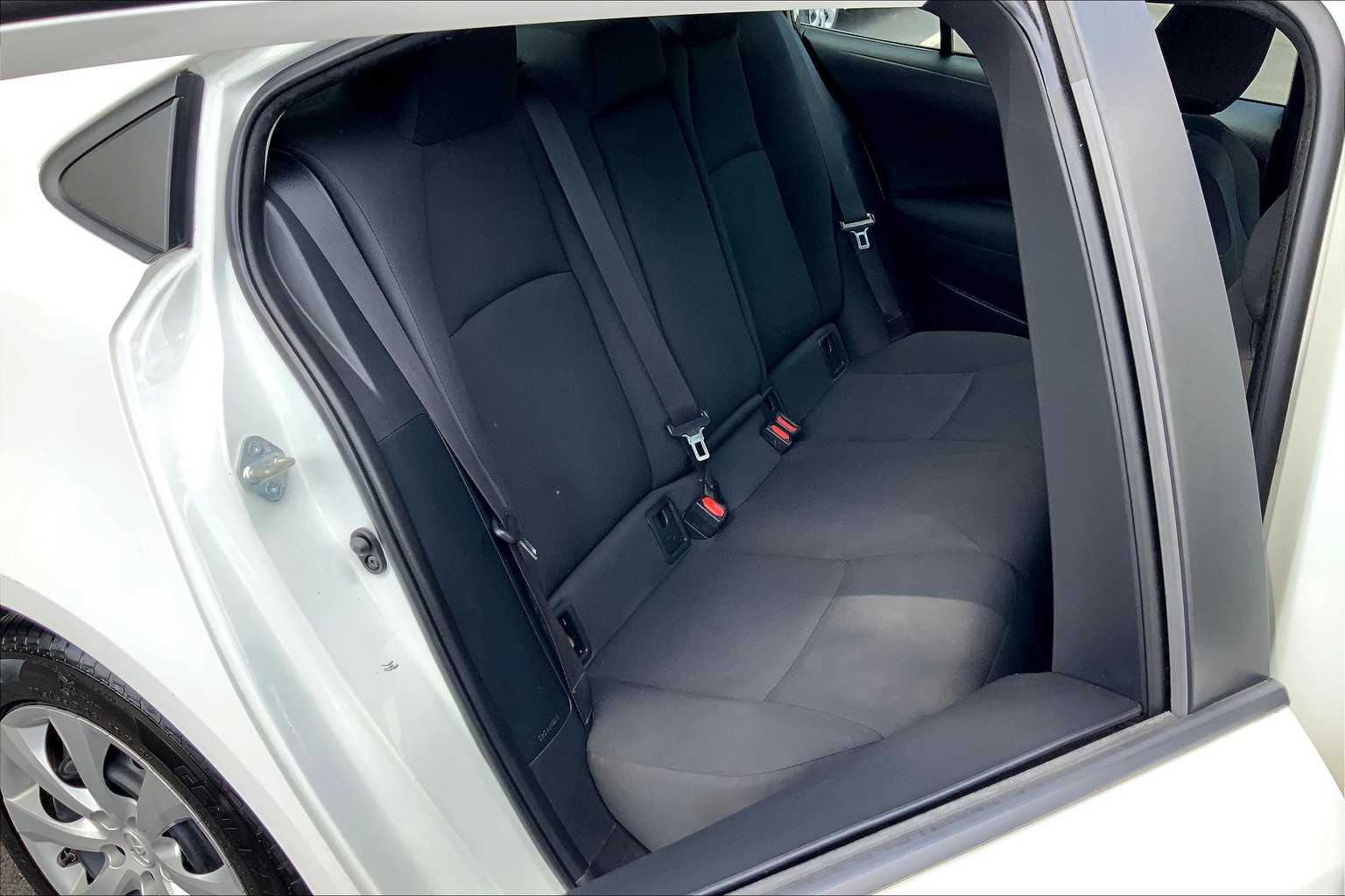 2021 Toyota Corolla LE photo 17