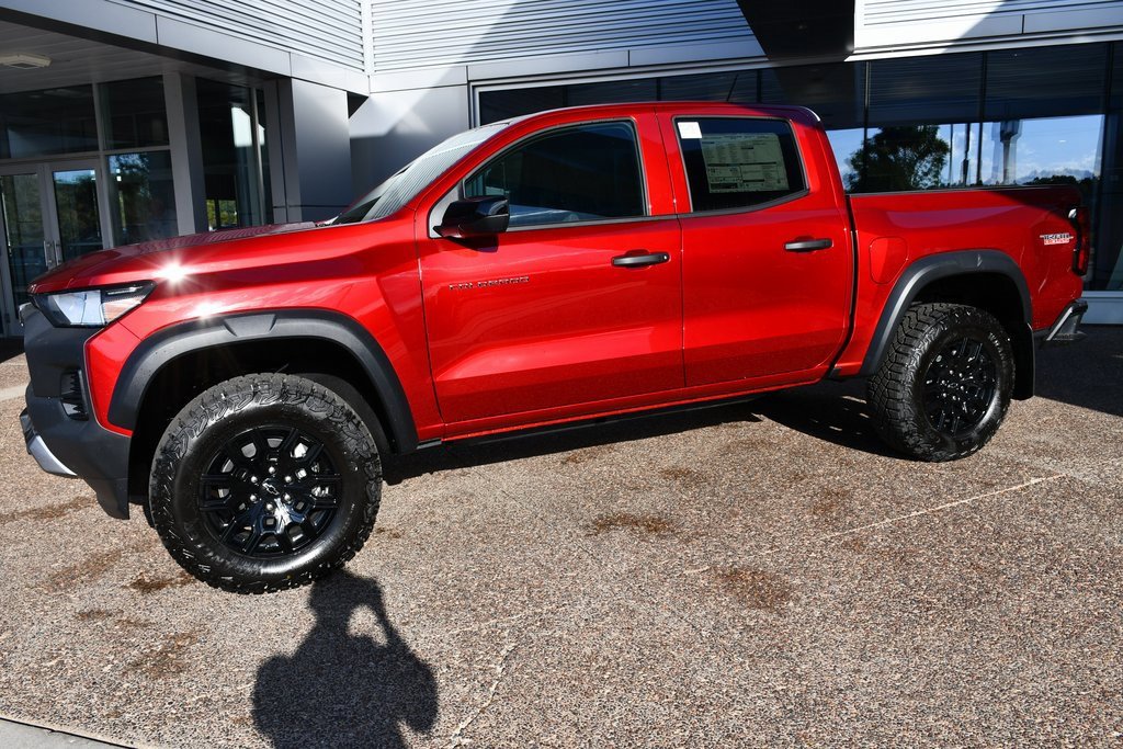 2026 Chevrolet Colorado Trail Boss photo 2