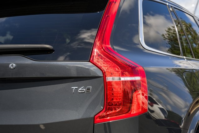 2022 Volvo XC90 Momentum photo 4