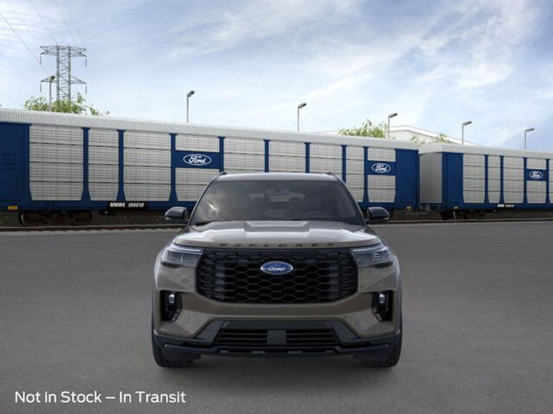 2026 Ford Explorer ST-Line photo 4