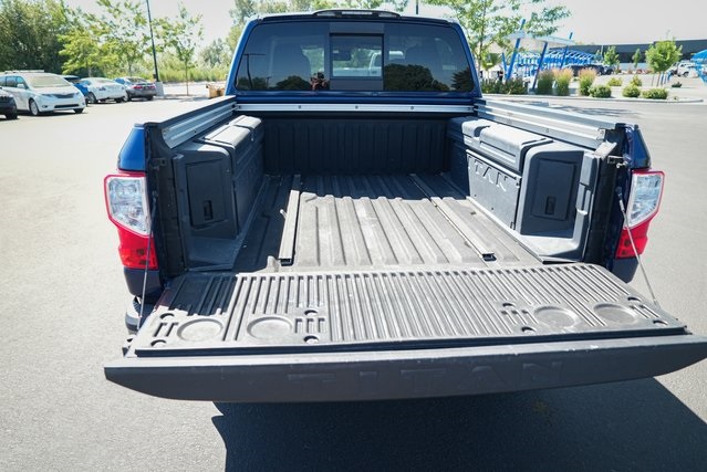 2018 Nissan Titan Platinum Reserve photo 5